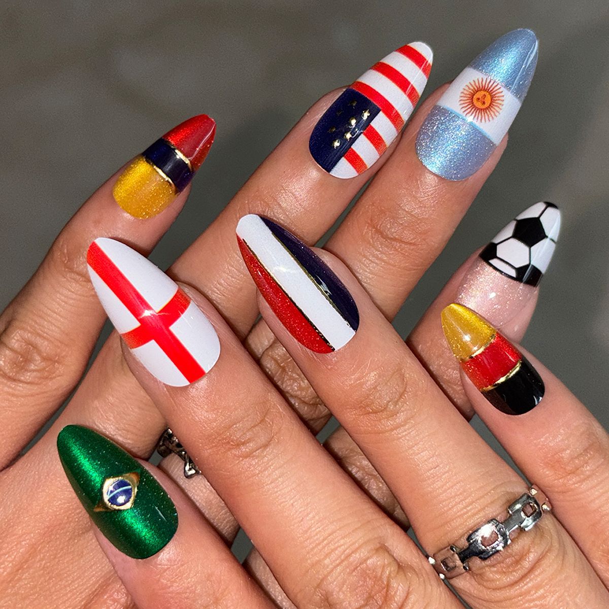 Press On Nails 24 Pcs Soccer Theme Fake Nails Versatile Manicure Finished Nail Set